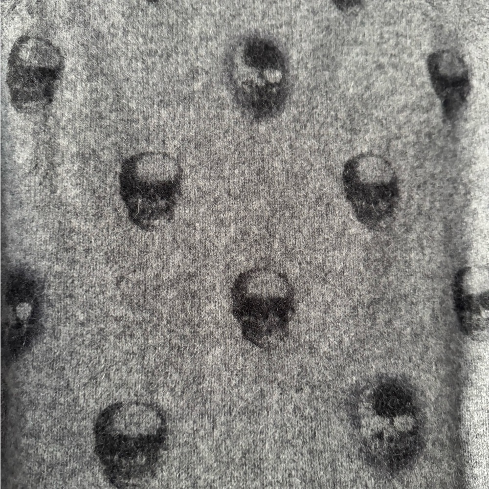 Skull Cashmere Riley Skull V-Neck Cashmere Sweater in Grey S Excellent Condition - Picture 11 of 11